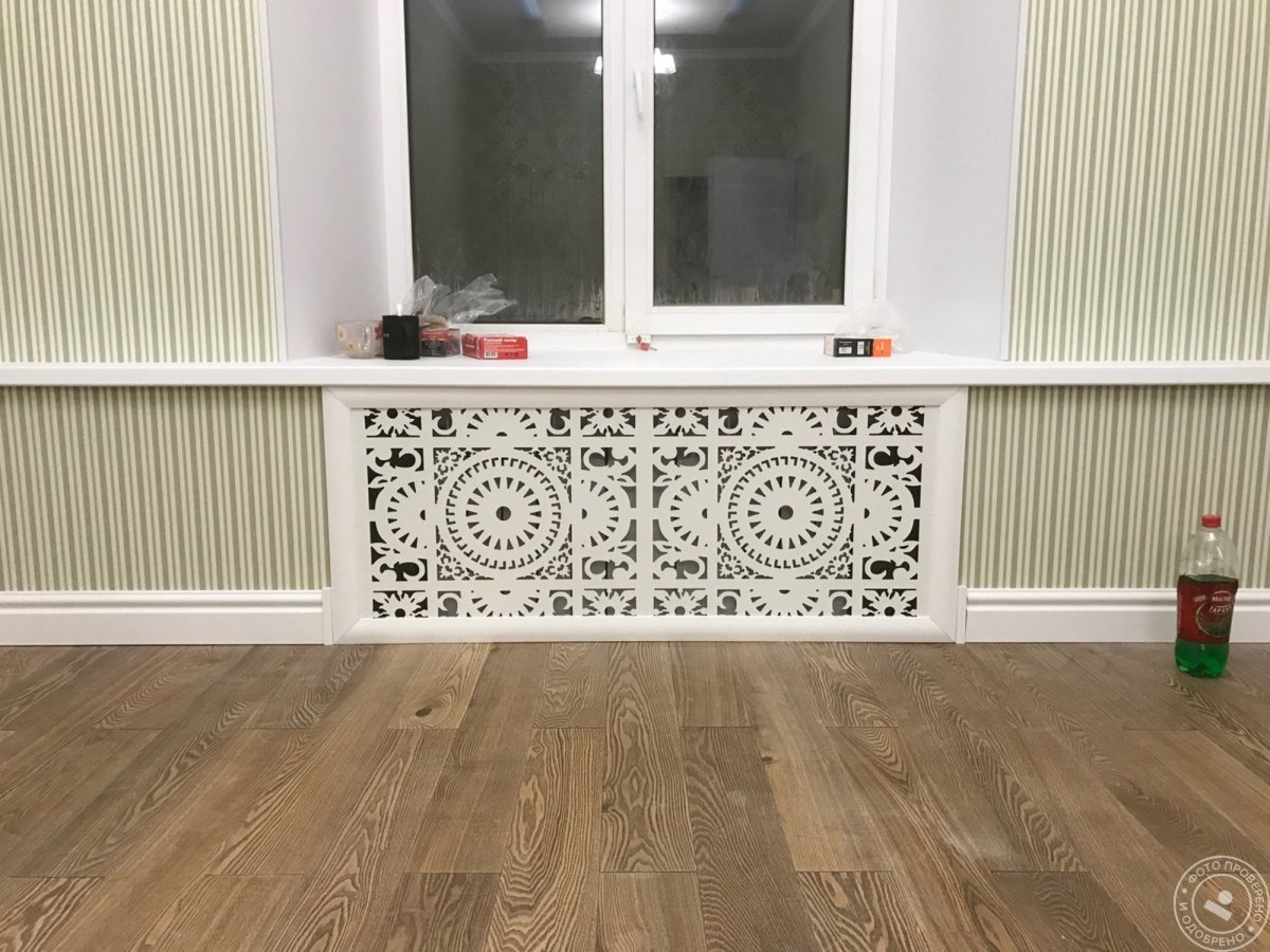 Декоративный короб для труб отопления вертикальный