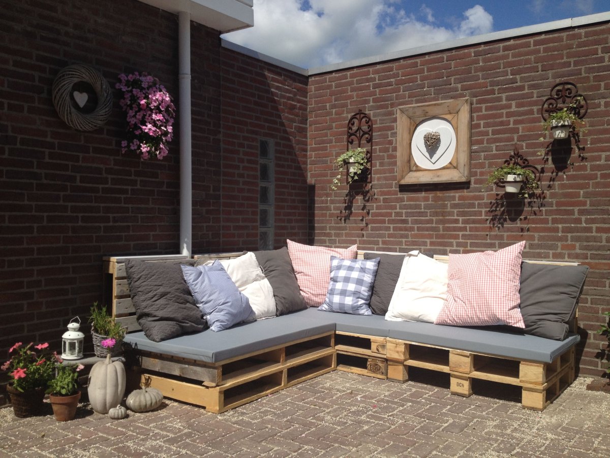 Диван из поддонов