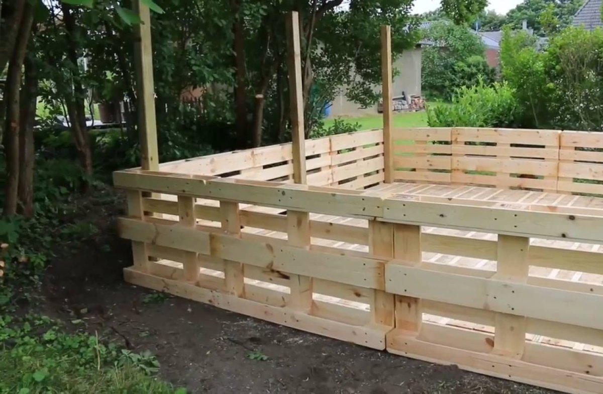 Дачная беседка из поддонов