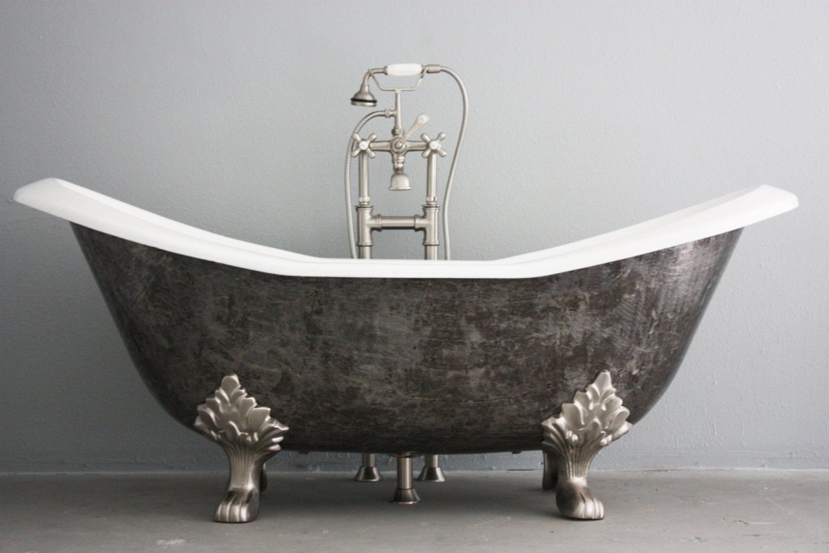 Винтажная ванна на ножках