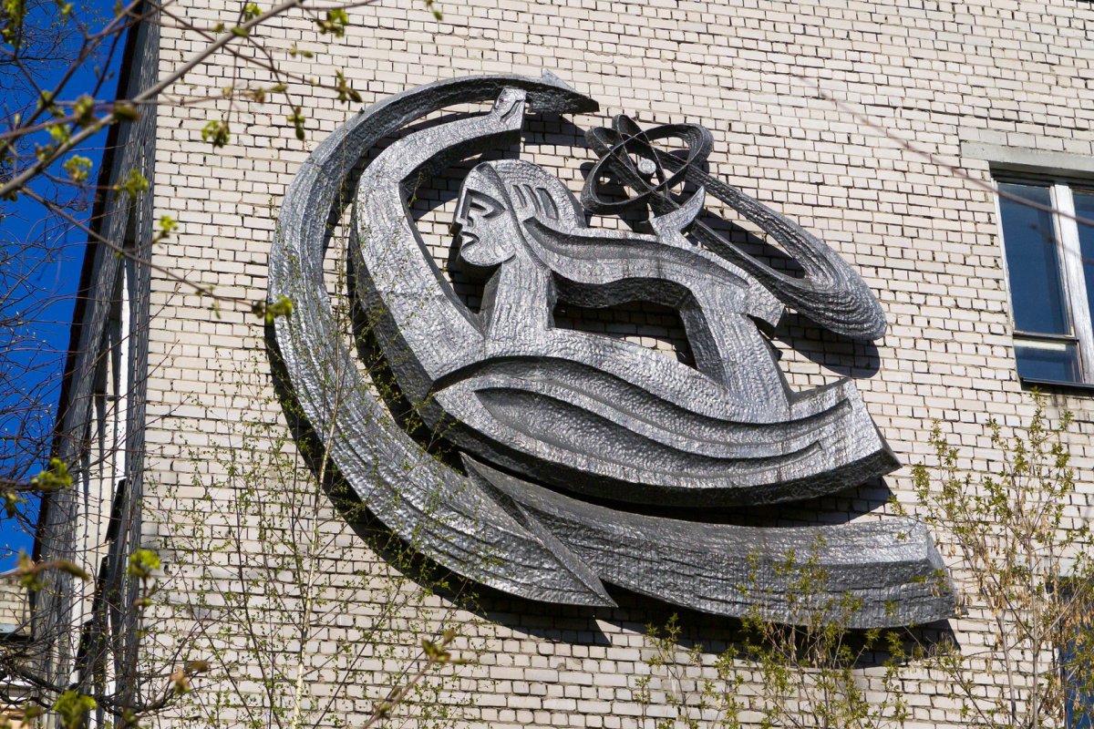 Барельеф на фасаде