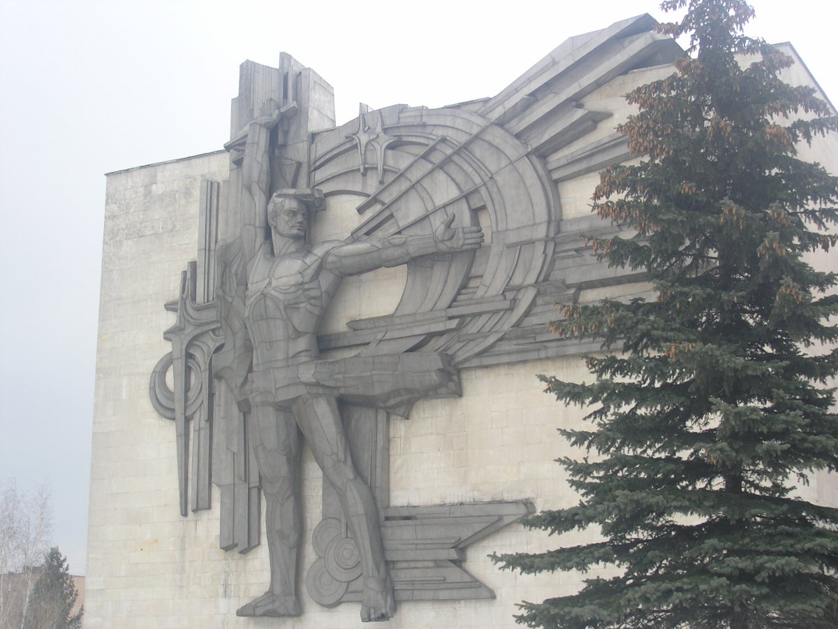 Памятник Прометей Тольятти