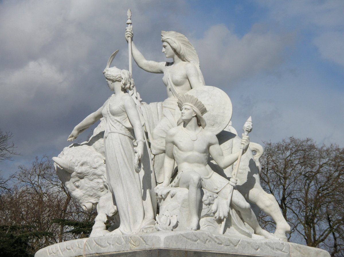 Круглая скульптура