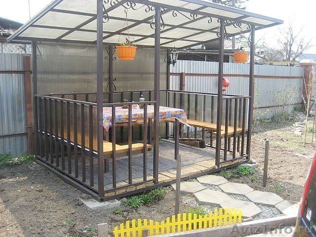 Дачная беседка из металла
