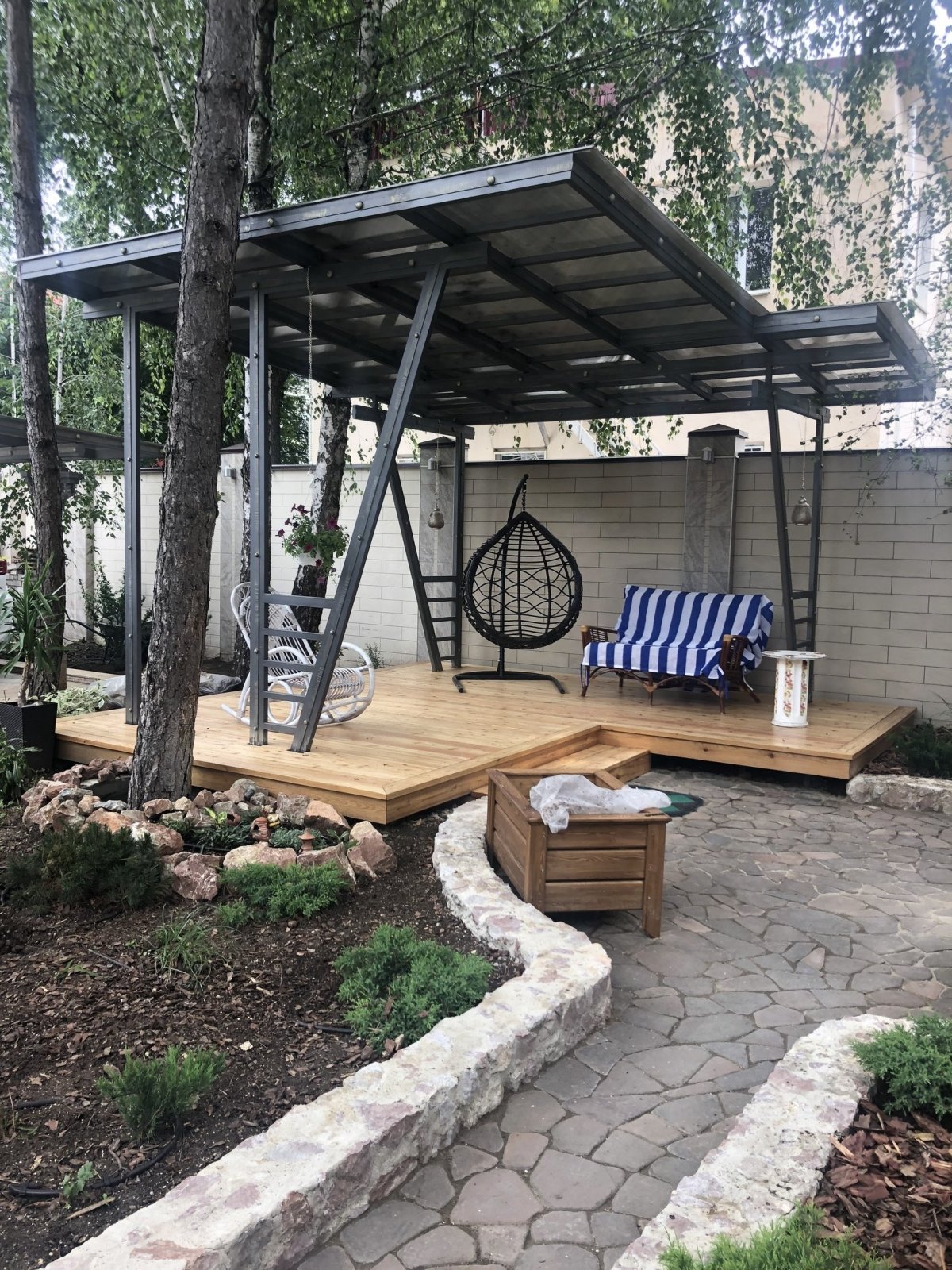 Необычные беседки из металла