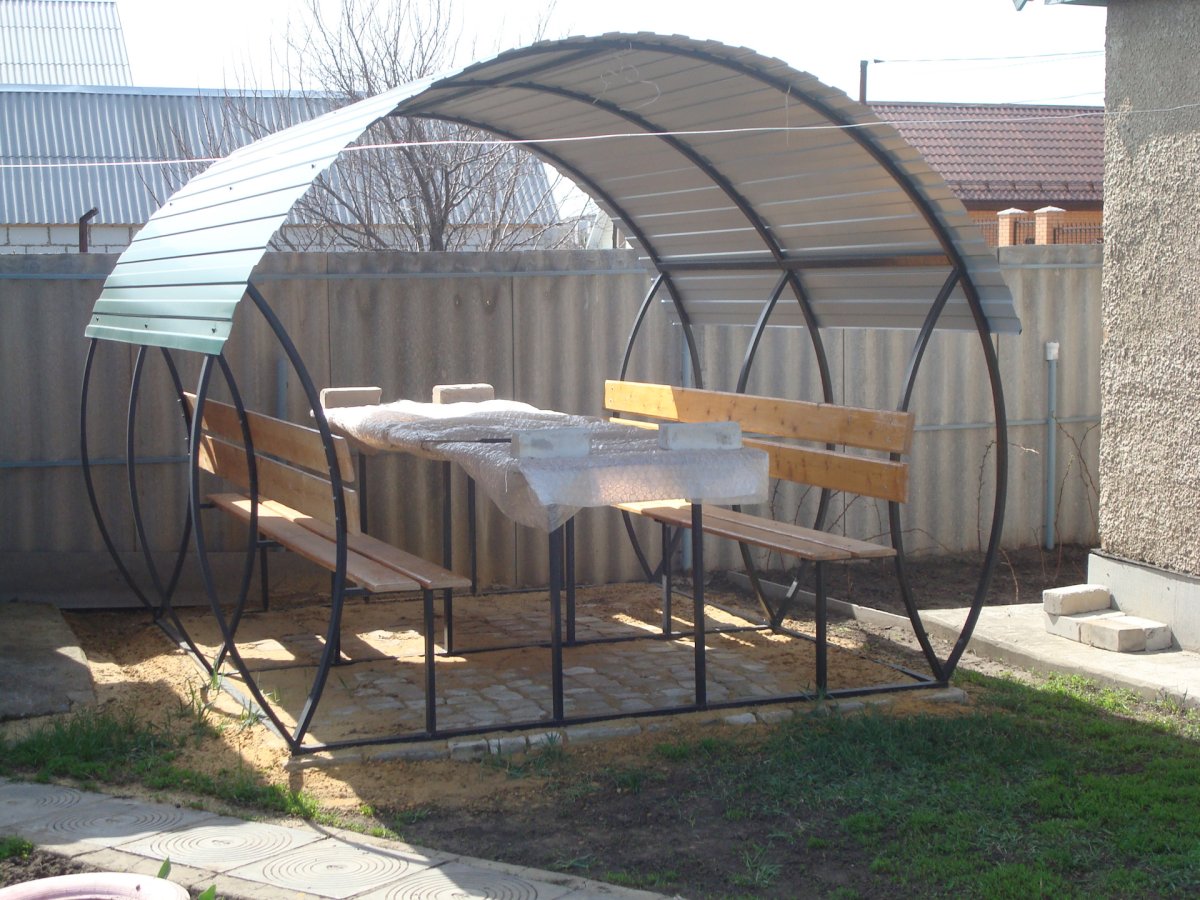 Беседка из профилированной трубы