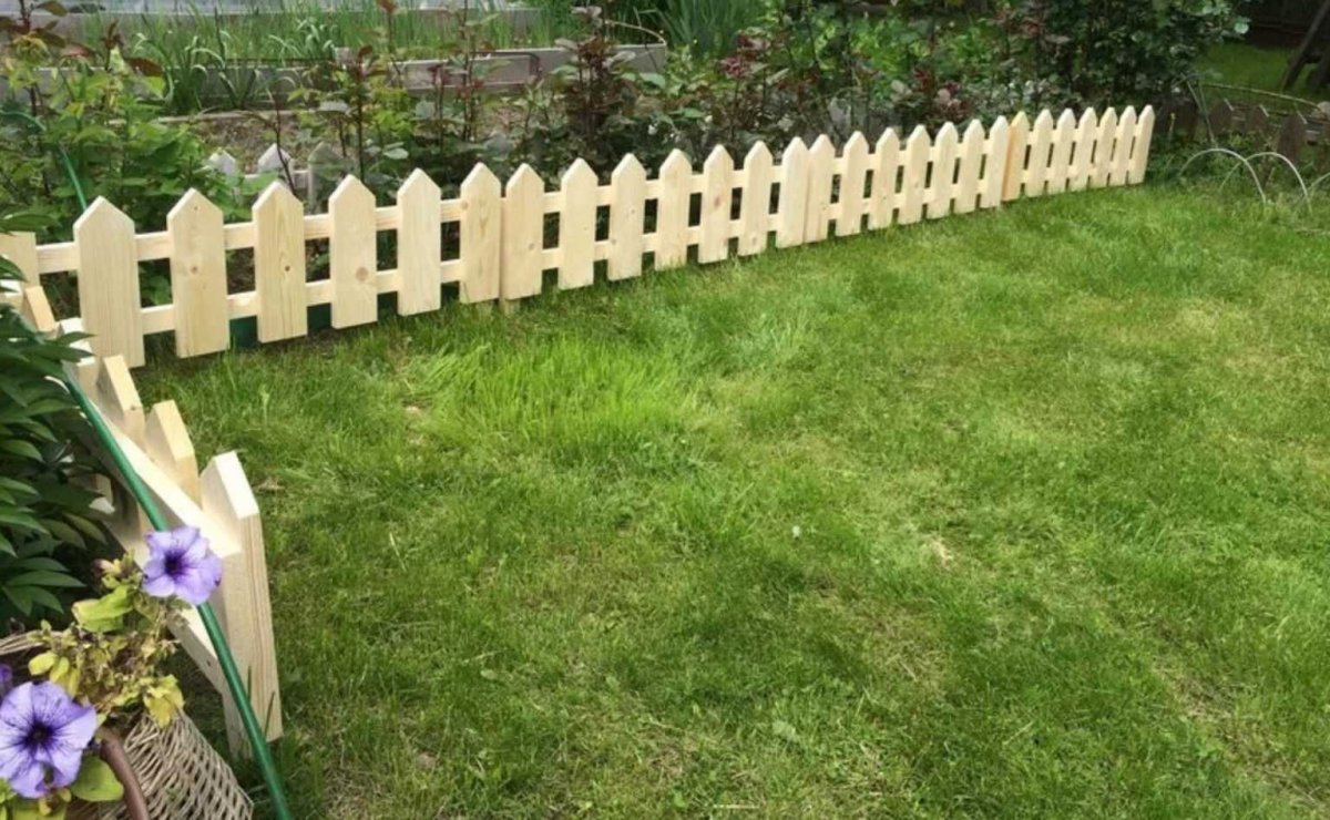 Деревянный заборчик