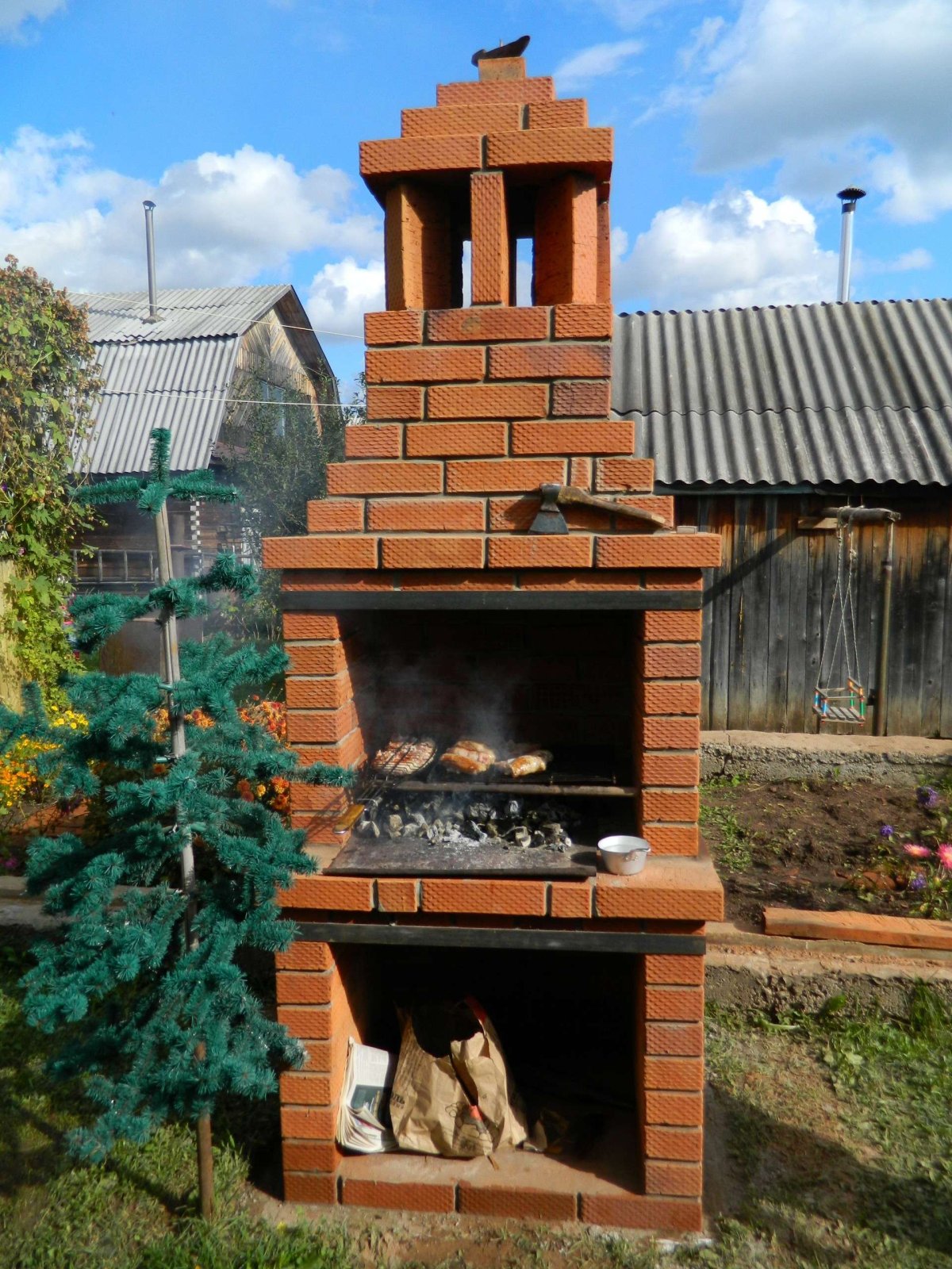 Простенький дачный барбекю из кирпича