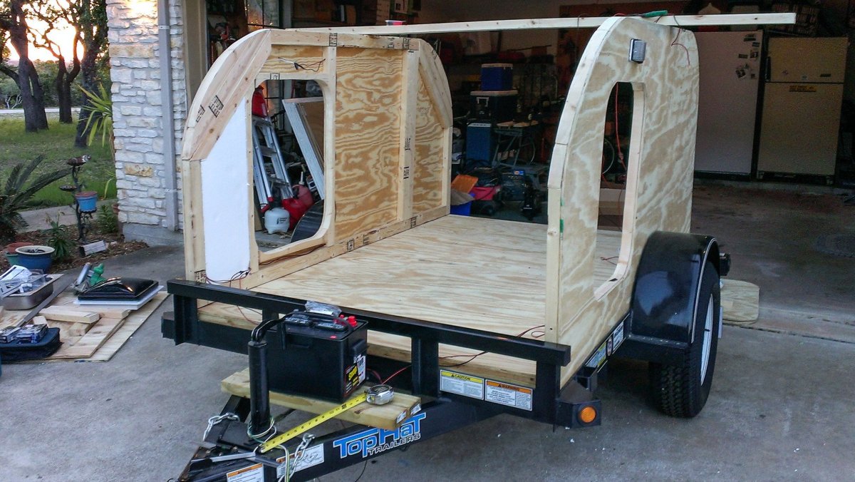 Домик на колесах из прицепа