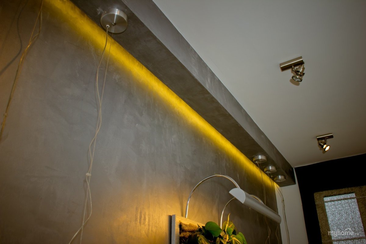 Газовая труба под потолком