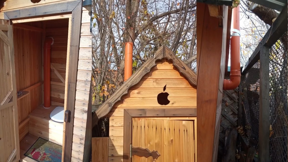 Вытяжка в сельском туалете