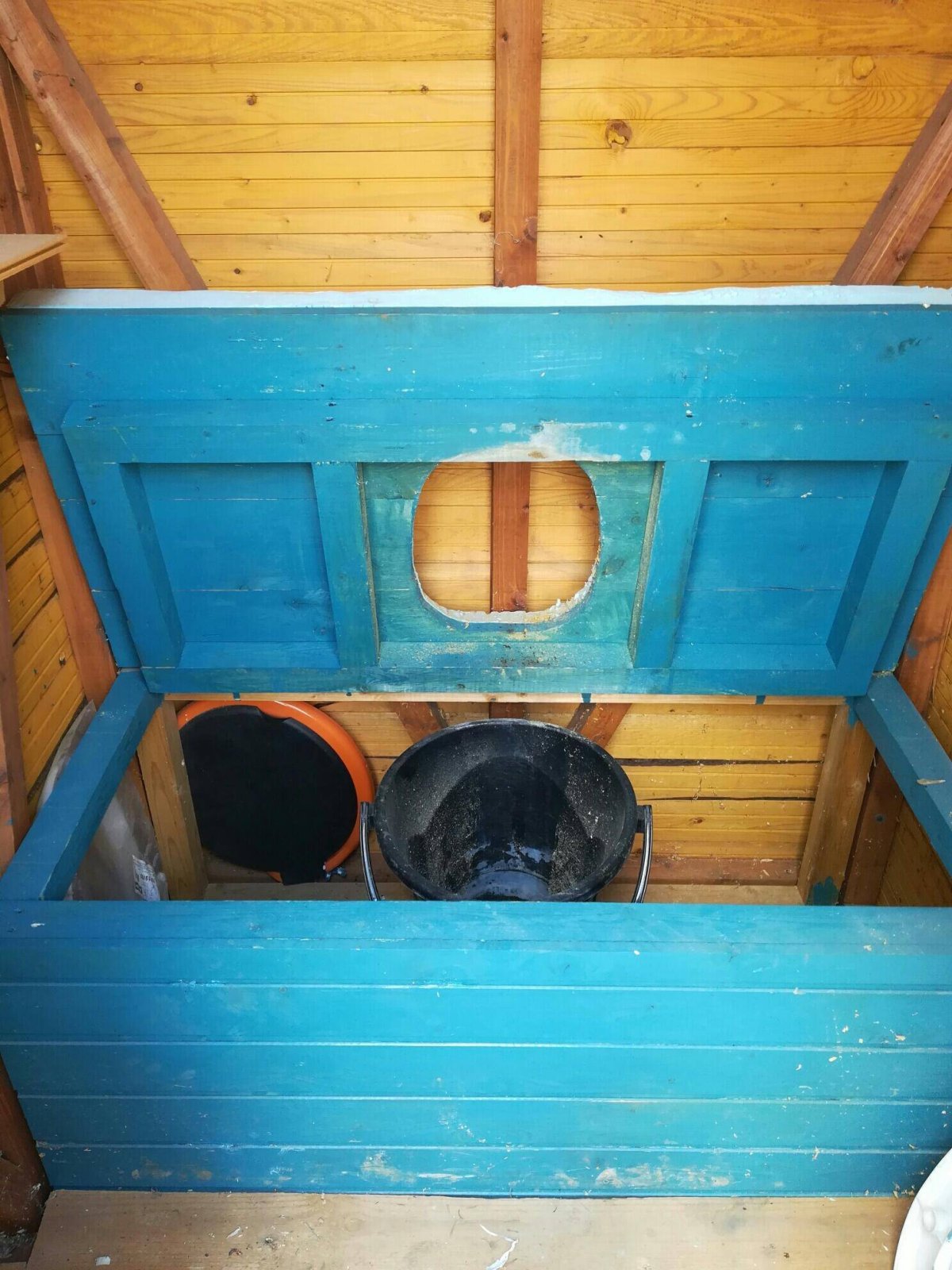 Вентиляция в туалете на даче