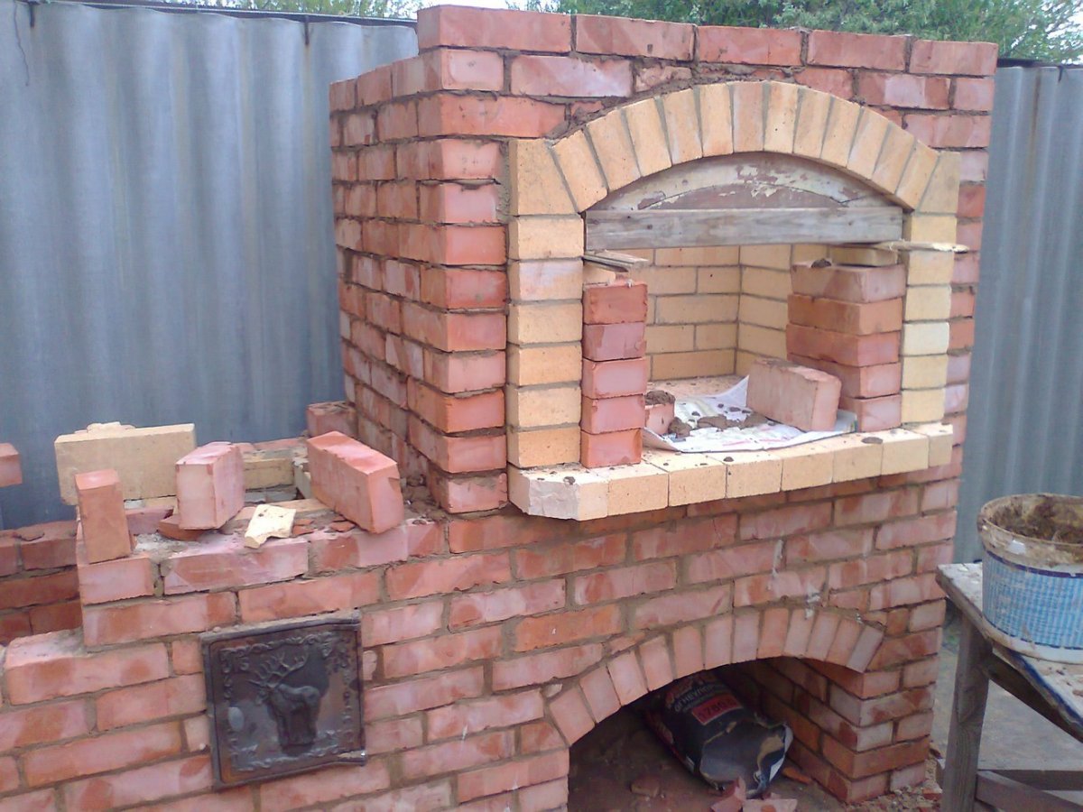 Сложить мангал из кирпича на даче