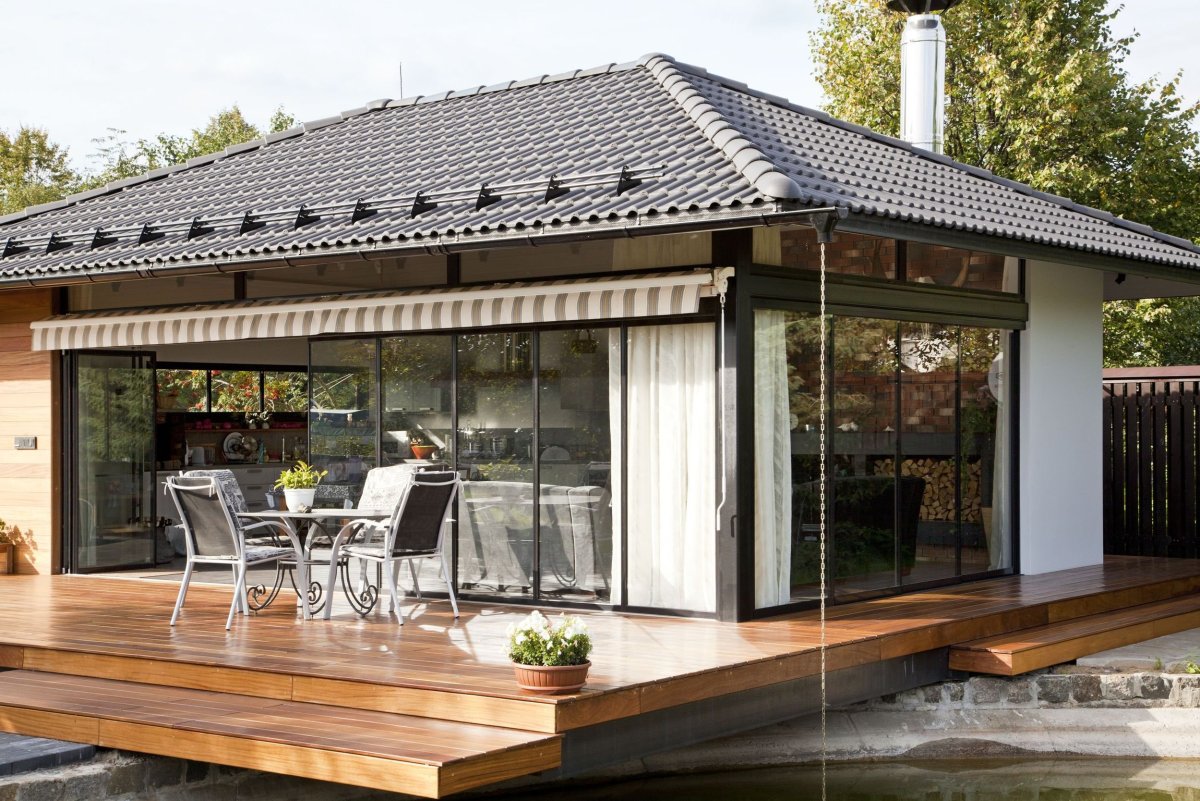 Безрамное остекление беседок Ramnet