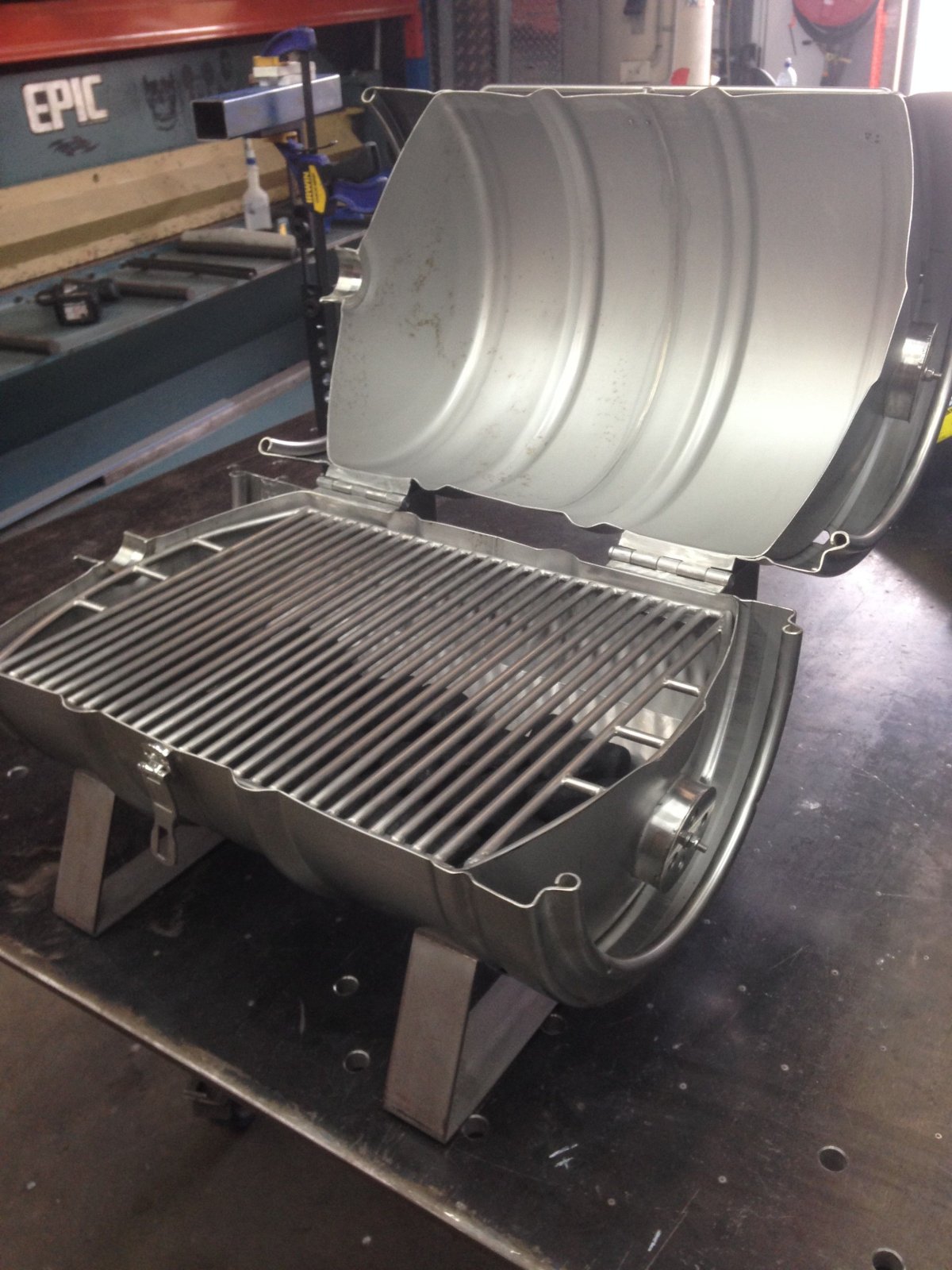 Коптилка из 50 литровой кеги