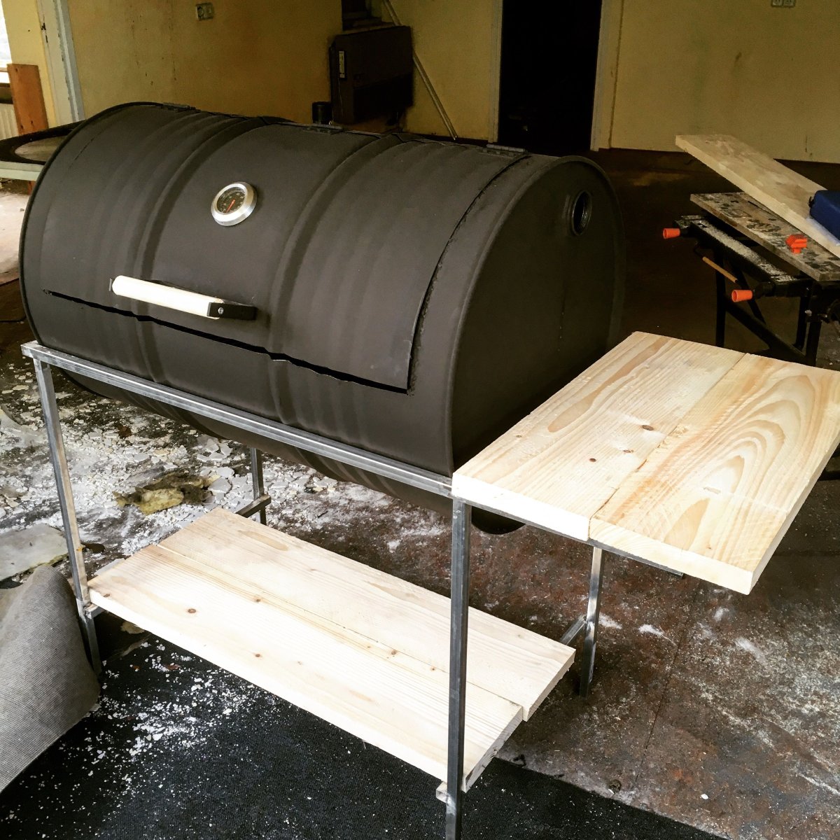 Мангал с 60 литровой бочки