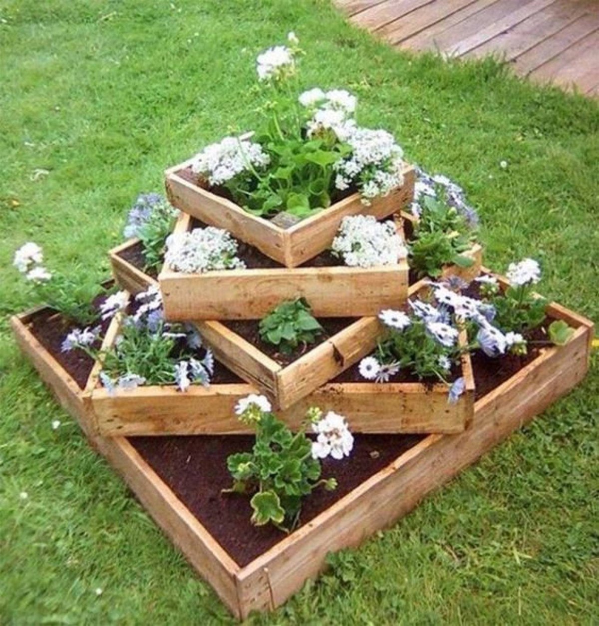 Деревянные клумбы