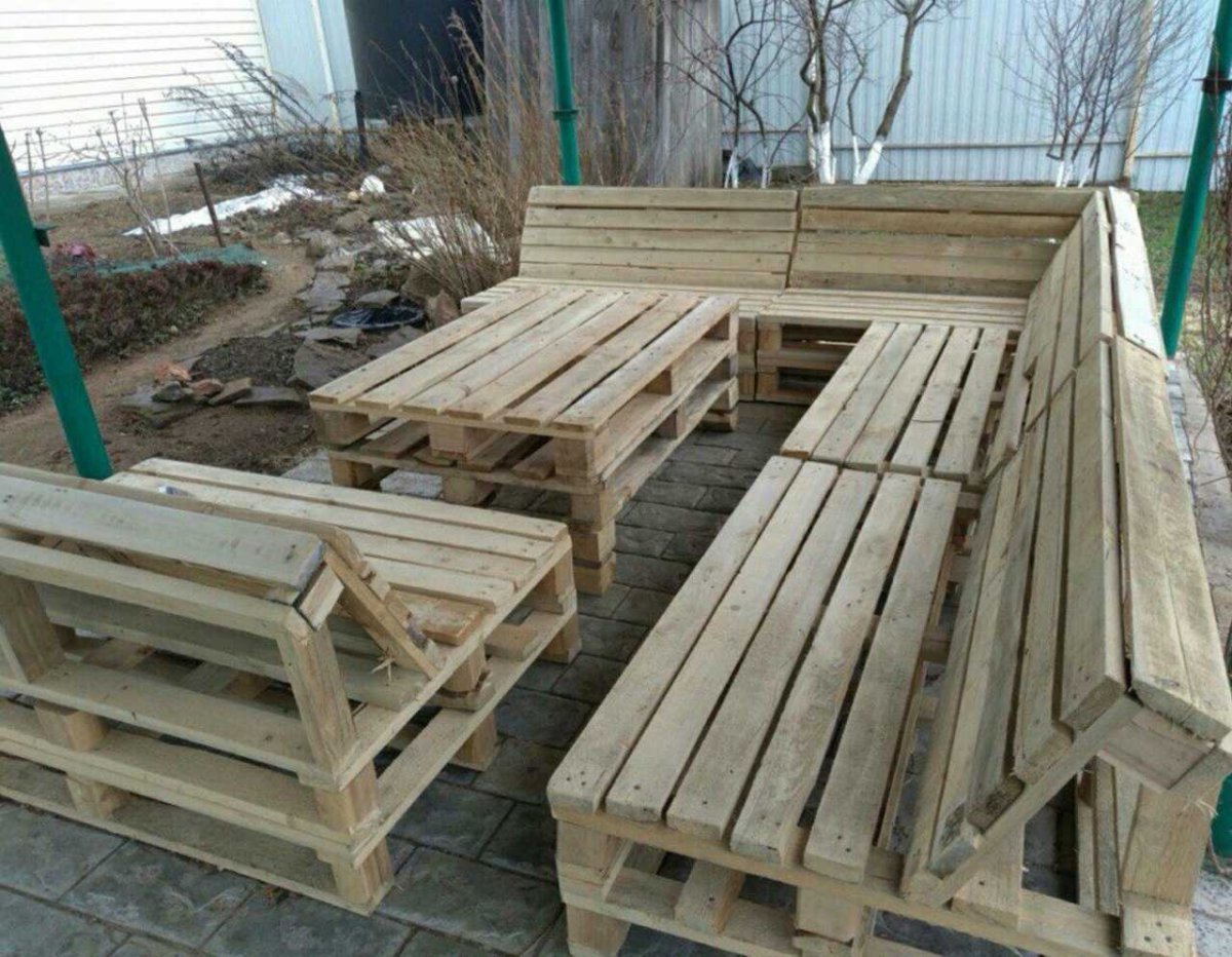 Беседка из европоддонов