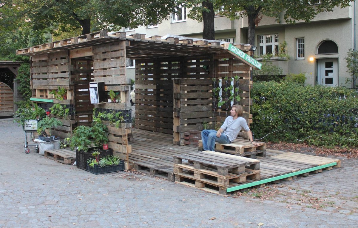 Беседка из поддонов