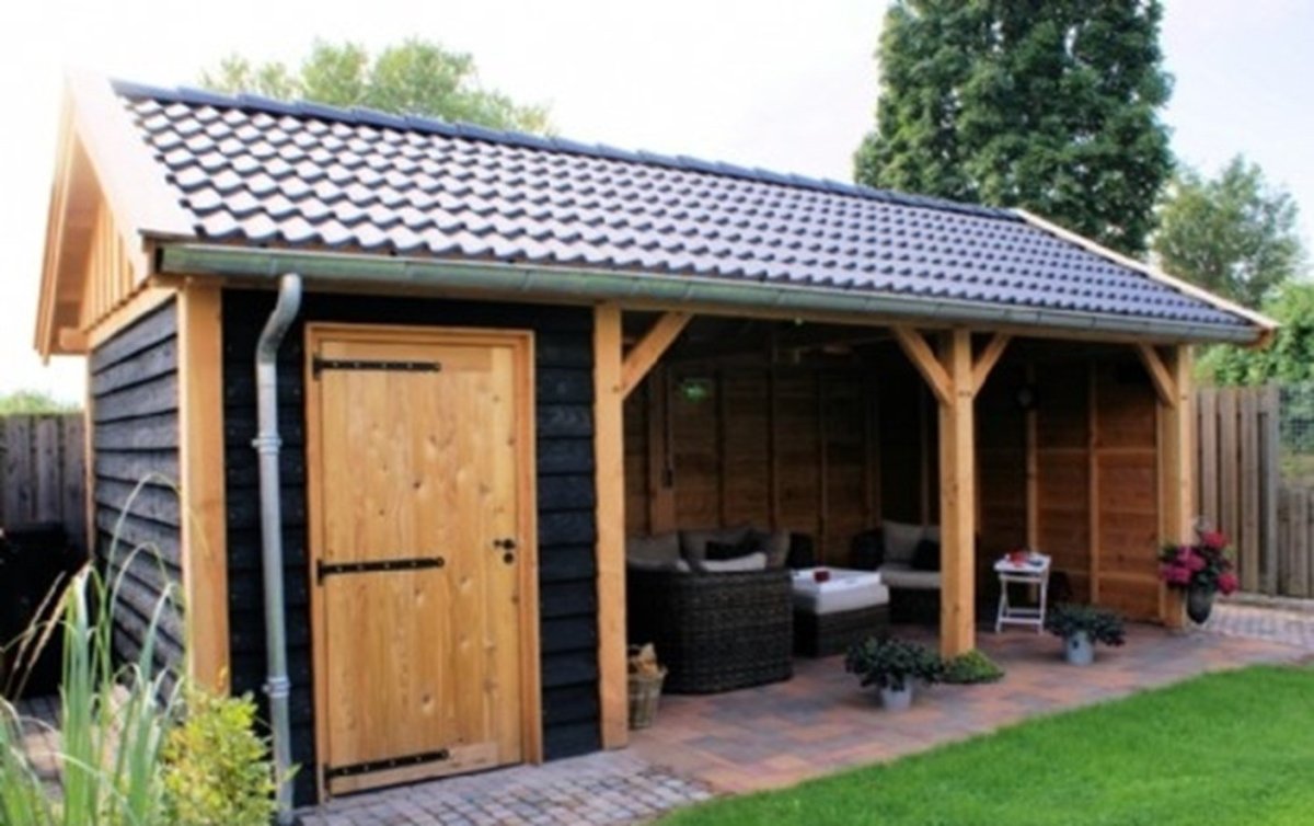 Беседка с мангалом и дровником