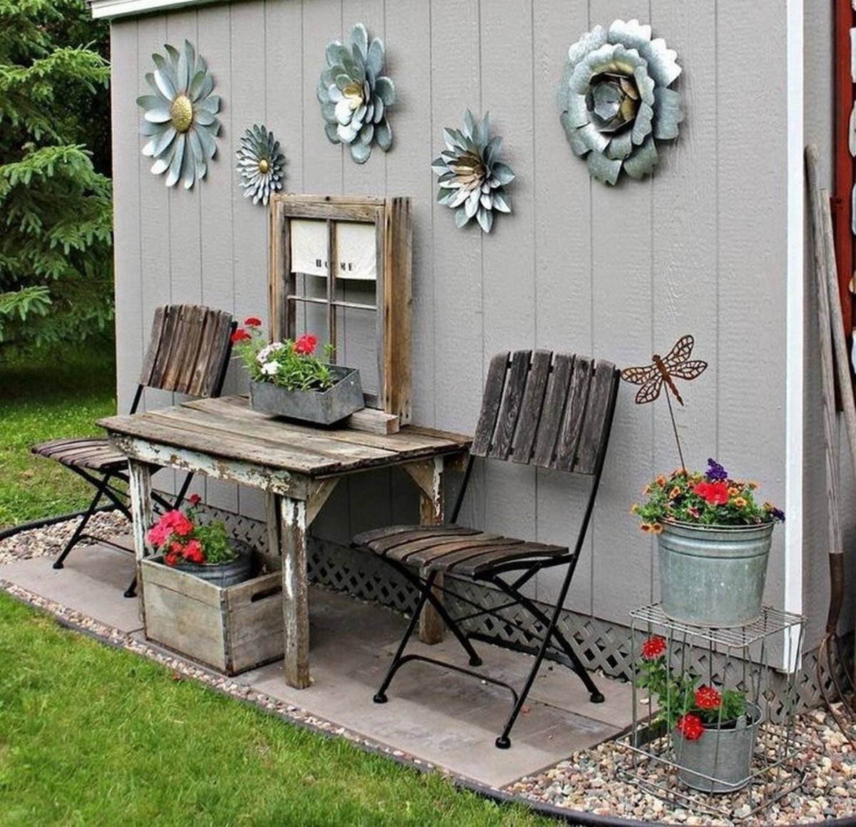 Декорация на дачном участке