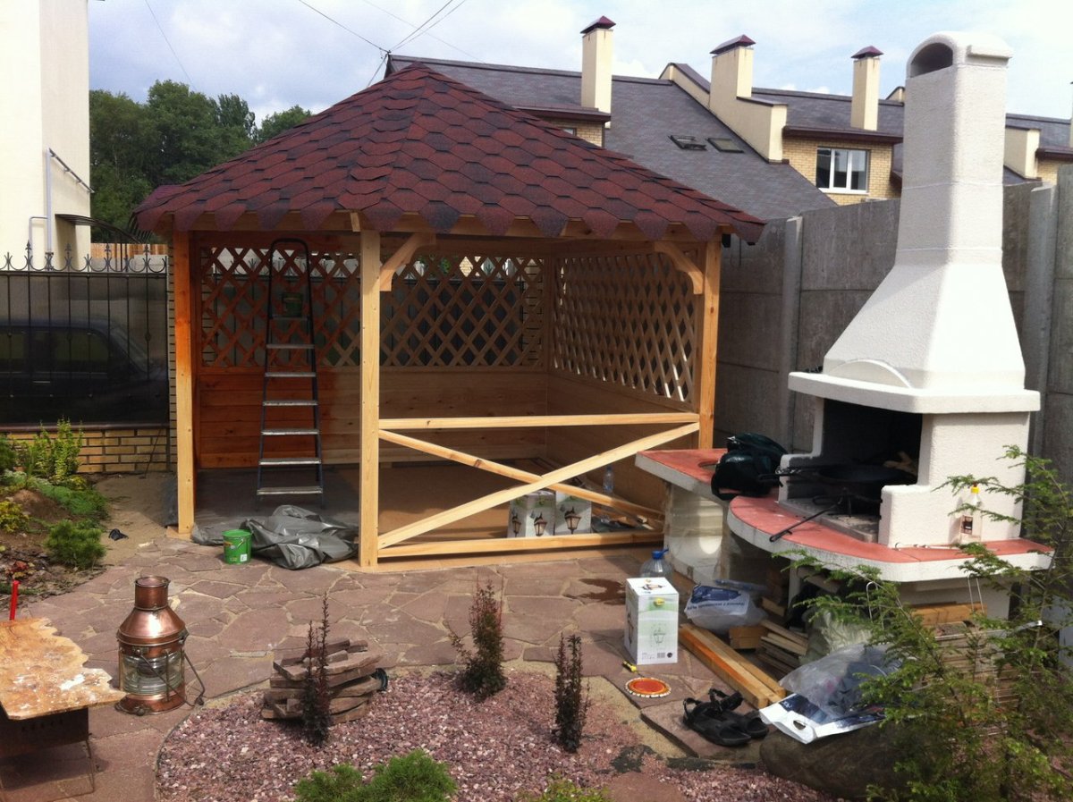 Беседка с мангальной зоной