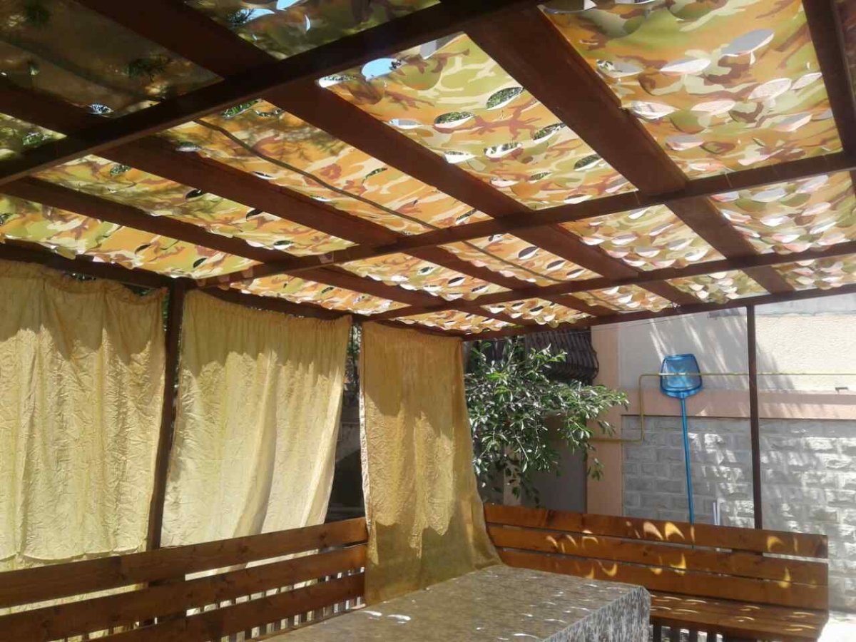 Потолок из ткани в беседке