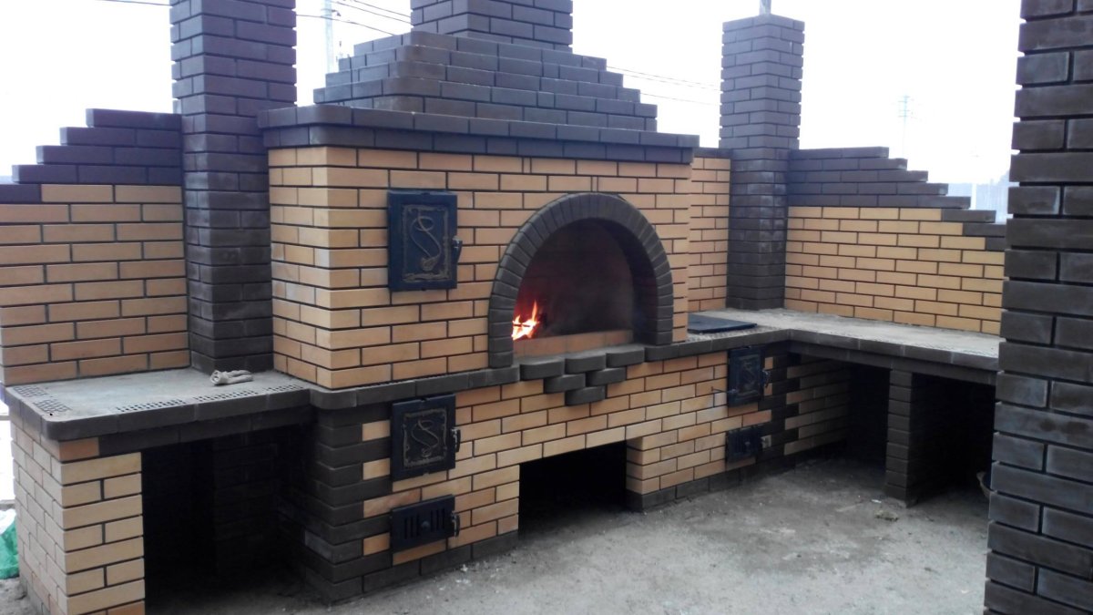 Печной комплекс с казаном мангалом коптильней
