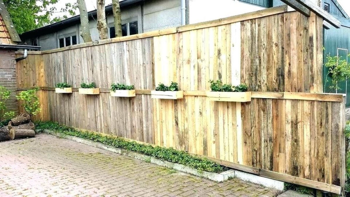 Необычные заборы для дачи
