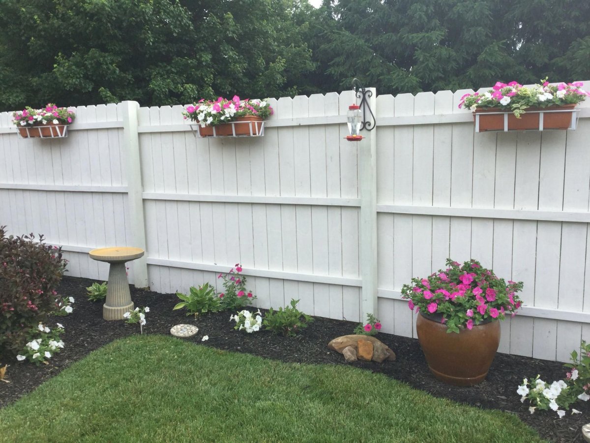 Украшение забора из профнастила