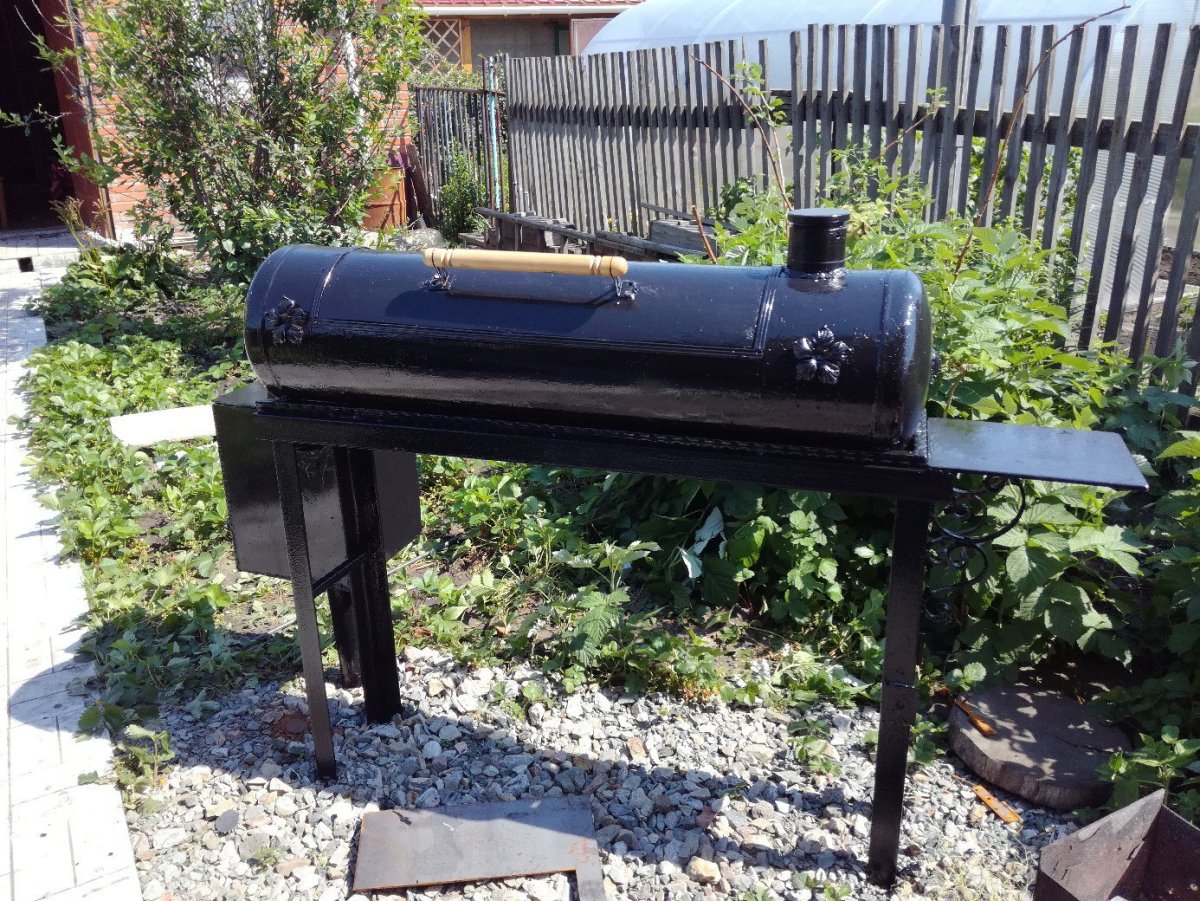 Мангал из газового баллона с коптильней