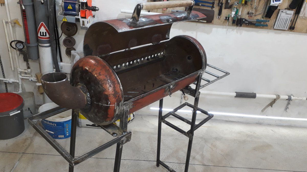 Мангал из баллона с трубой