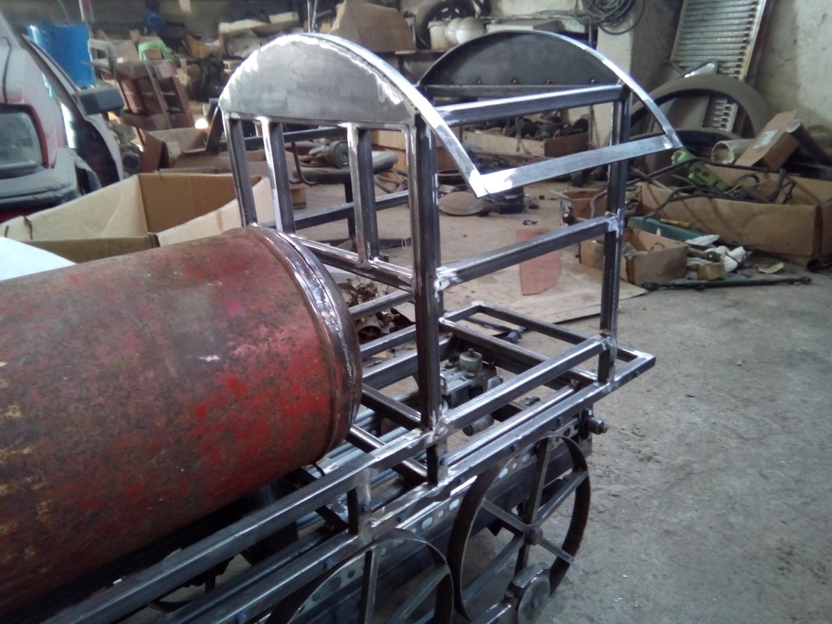 Мангал паровоз из газового баллона