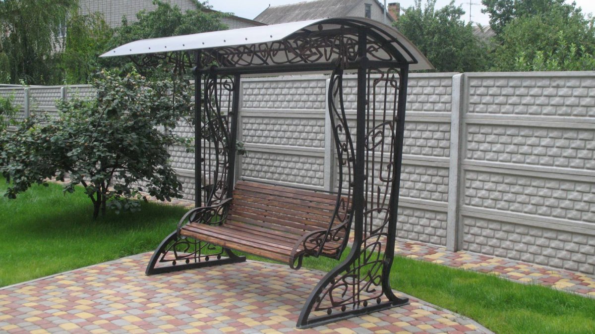 Красивые металлические качели