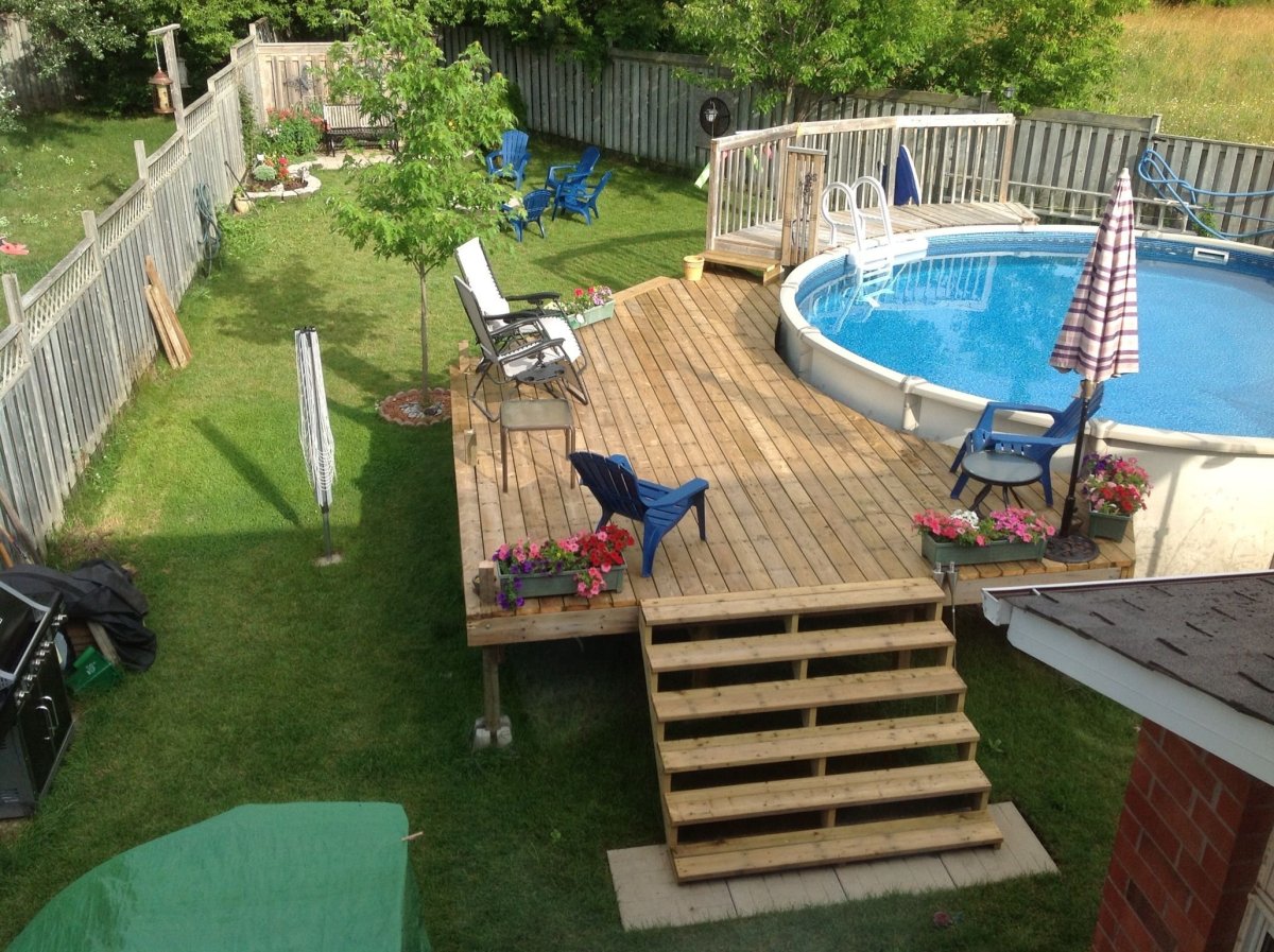 Зона отдыха у бассейна