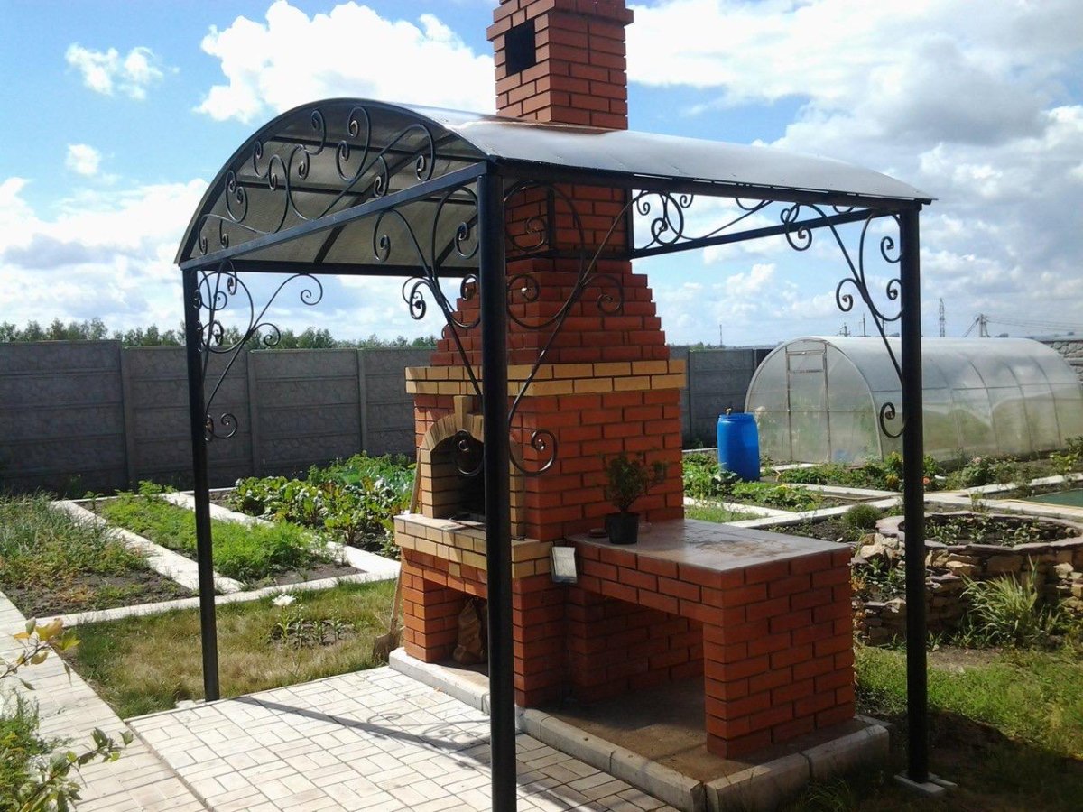 Уличный мангал с навесом