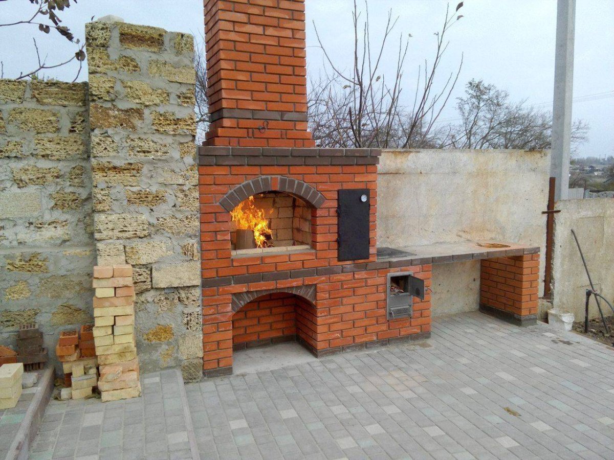 Мангальная зона с коптильней и казаном