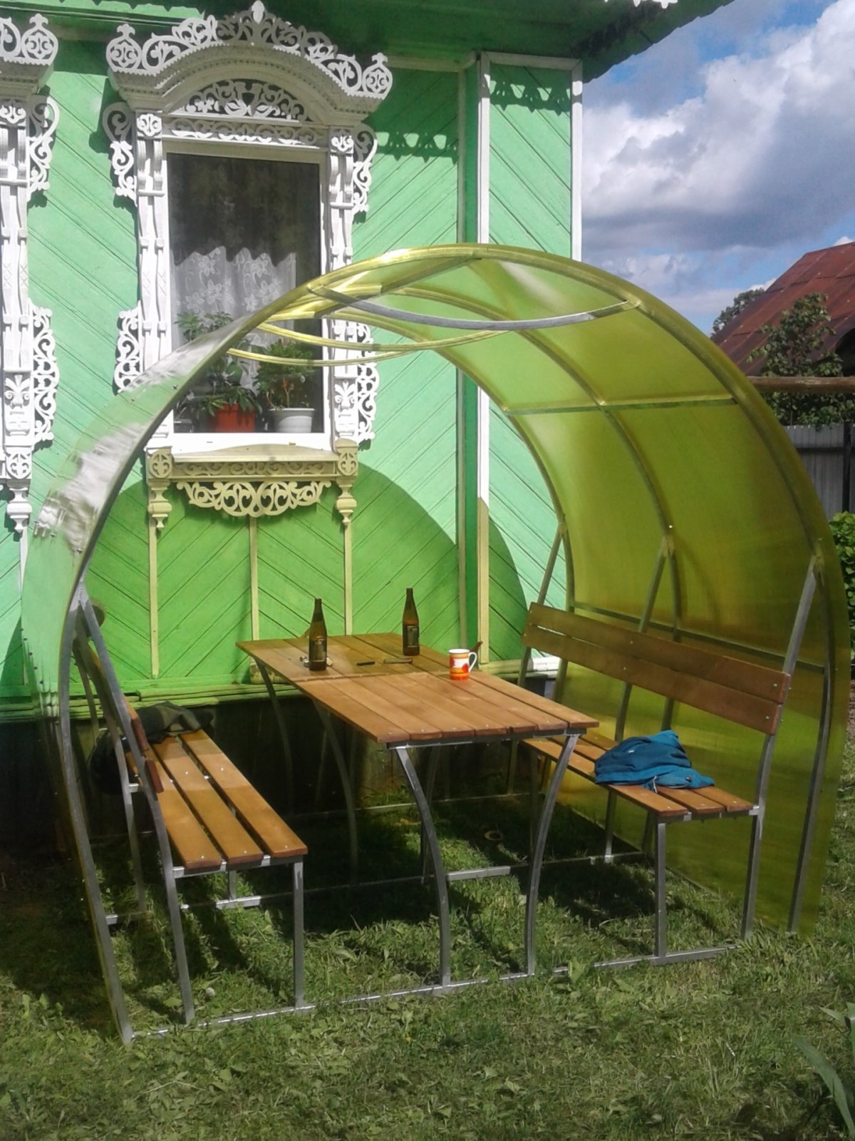 Беседка для дачи из поликарбоната