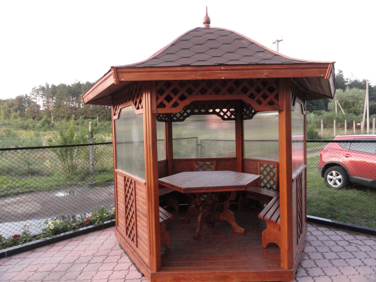 Беседка обшитая поликарбонатом