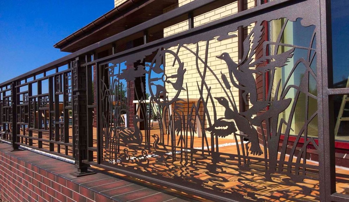 Ограждение веранды из металла