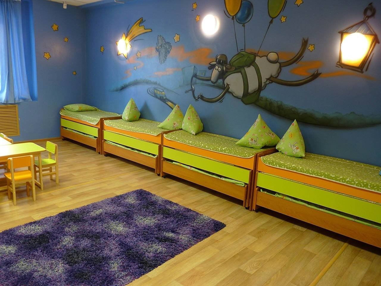 Спальни в детском саду оформление стен фото