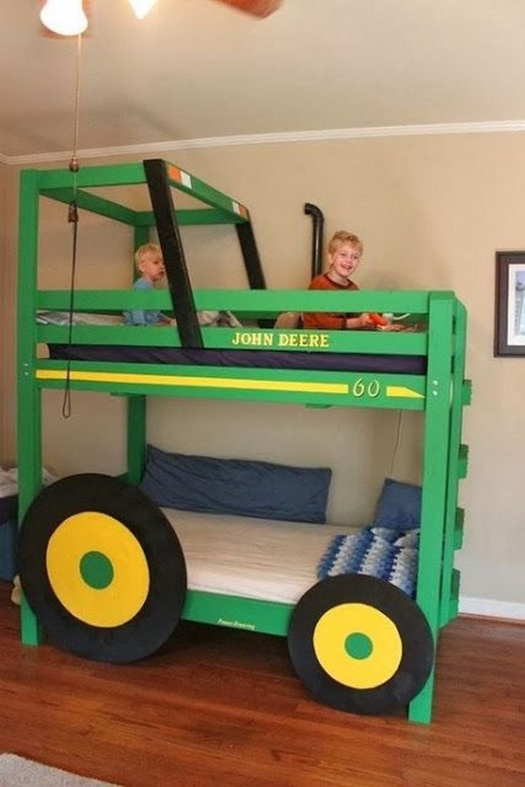 Детская кровать трактор