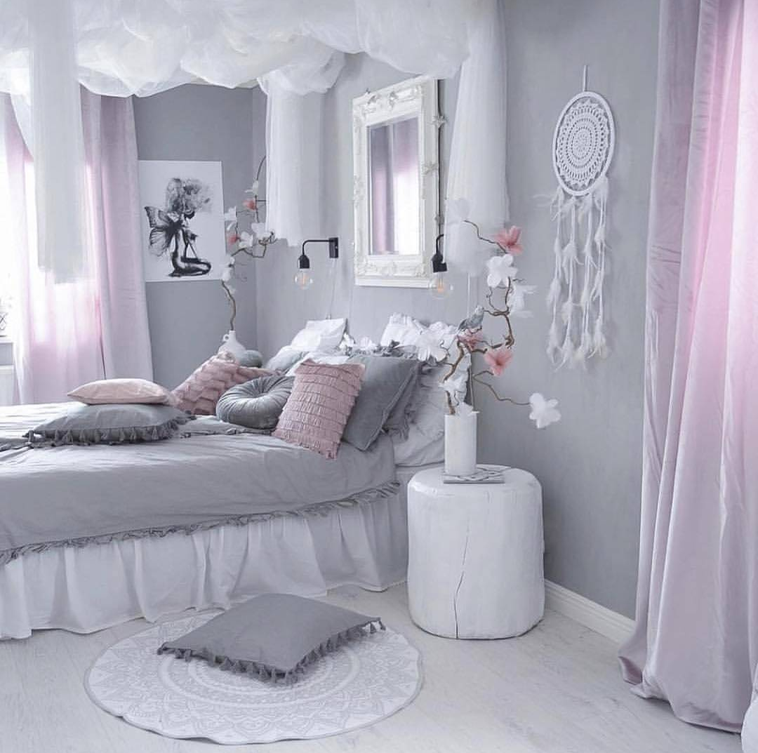 Серо розовая комната. Светлая комната для девочки. Дизайнерские комнаты для девочек. Современная спальня для девочки. Спальня для девочки в серо розовых тонах.