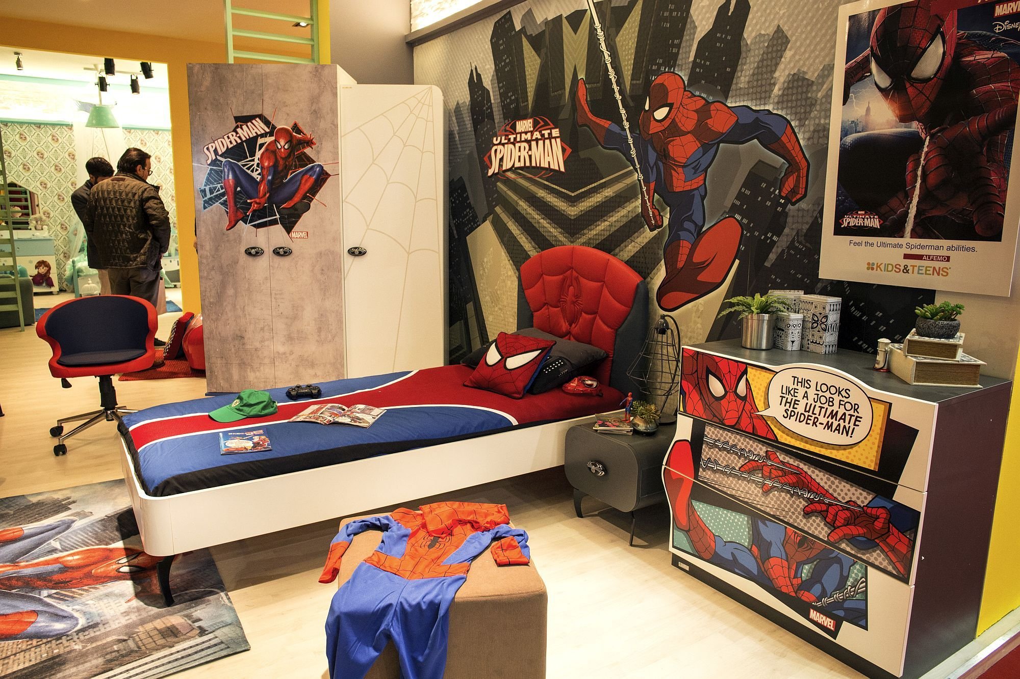 Комната марвел. Комната в стиле Марвел. Детская комната человек паук. Комната в стиле человека паука. Кровать для мальчика в стиле Марвел.