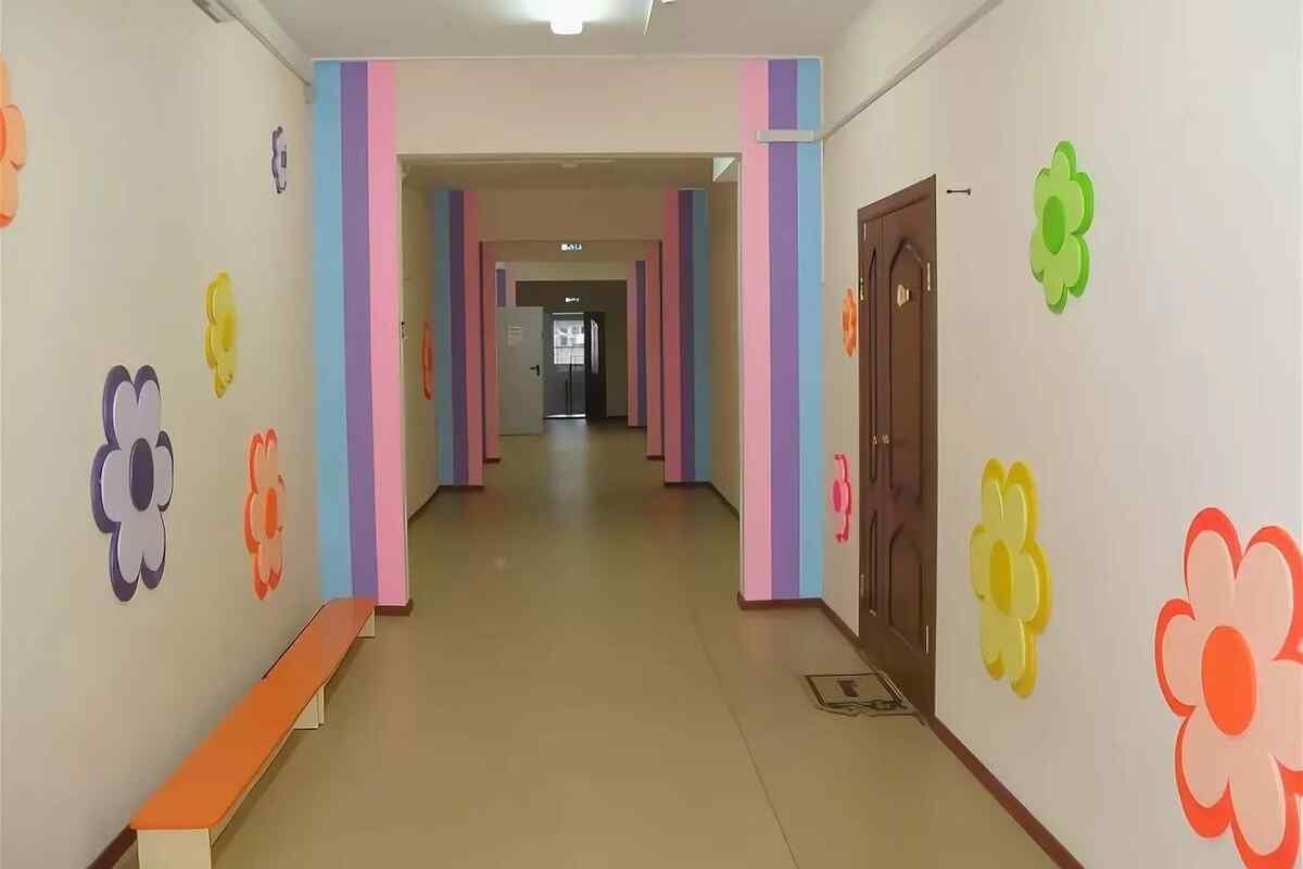 Как оформить коридор в детском саду