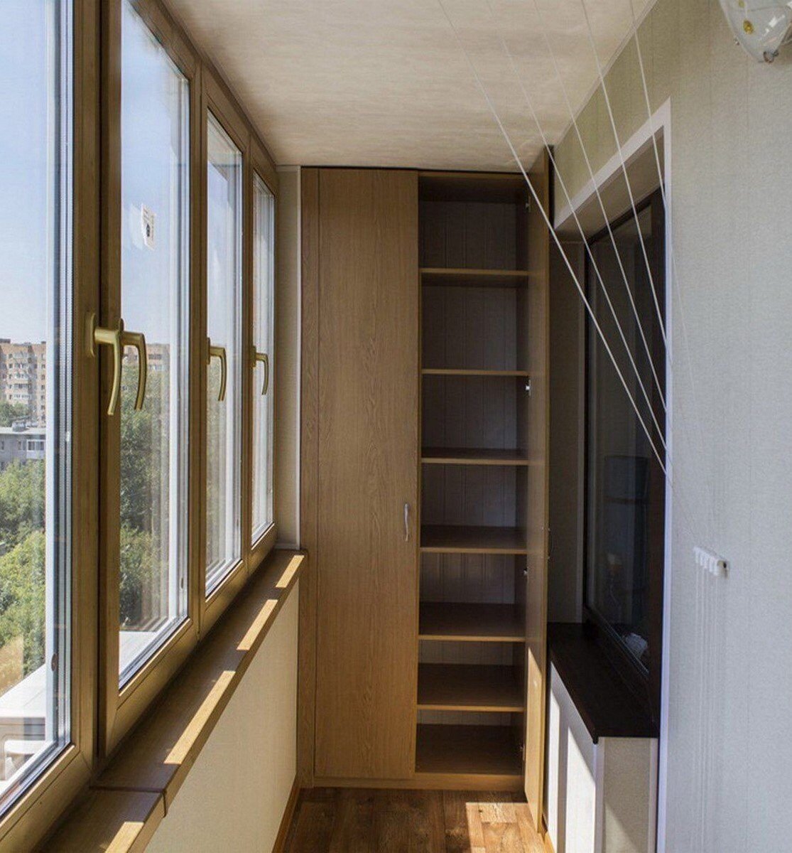 Балкон дизайн со шкафом для хранения