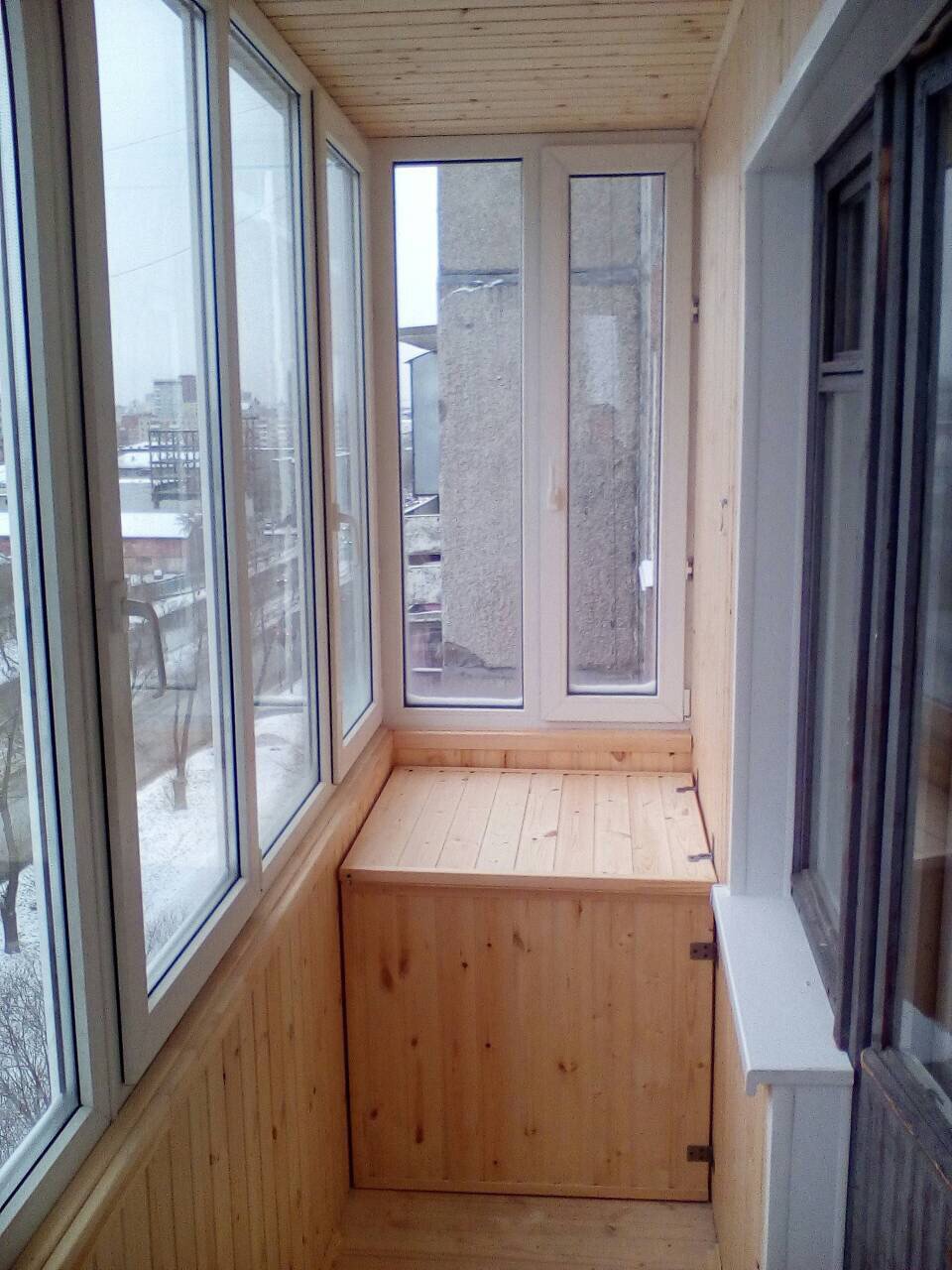 Балкон со шкафом вагонка