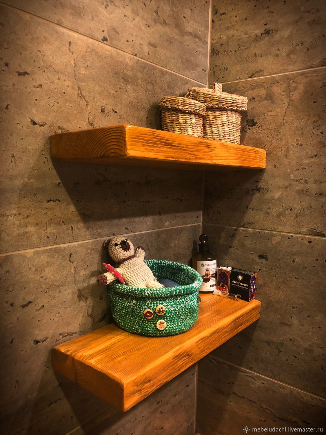 Полка деревянная для ванной настенная