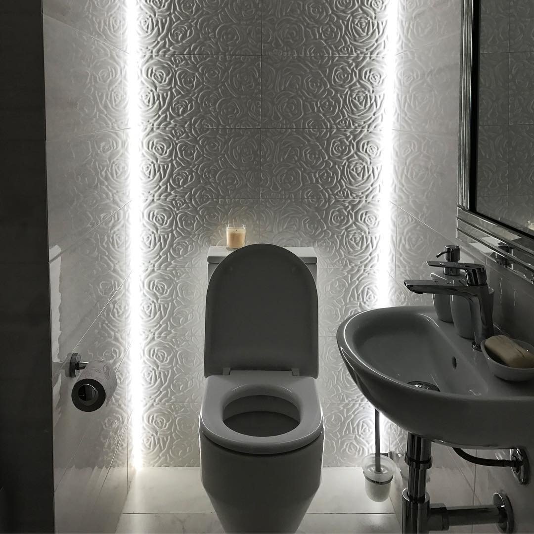 Туалетная комната с подсветкой