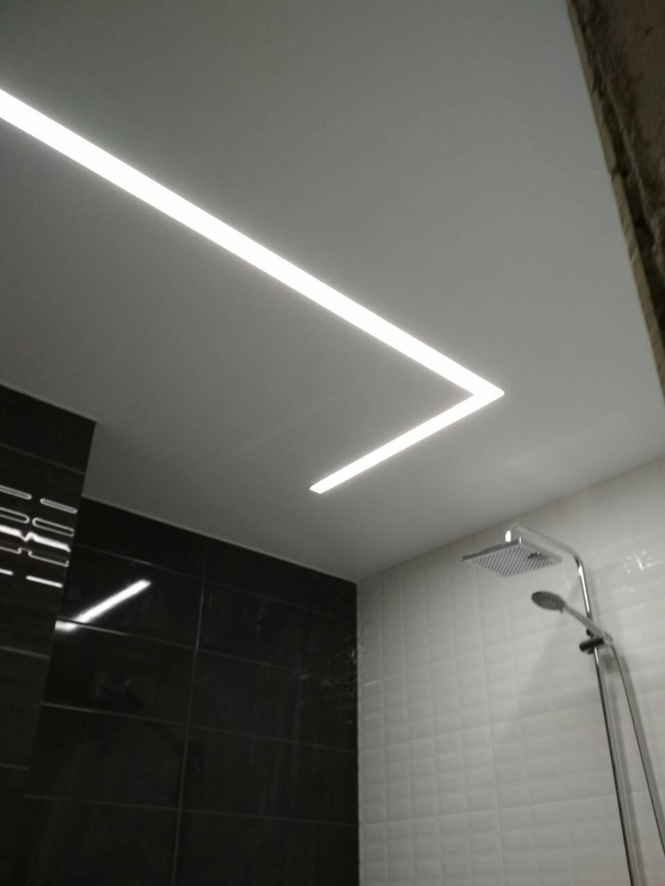 Светодиодный потолок в ванной